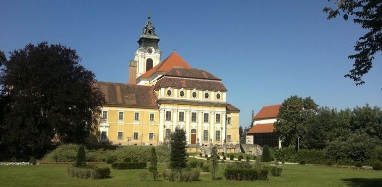 Ciszter kolostor
